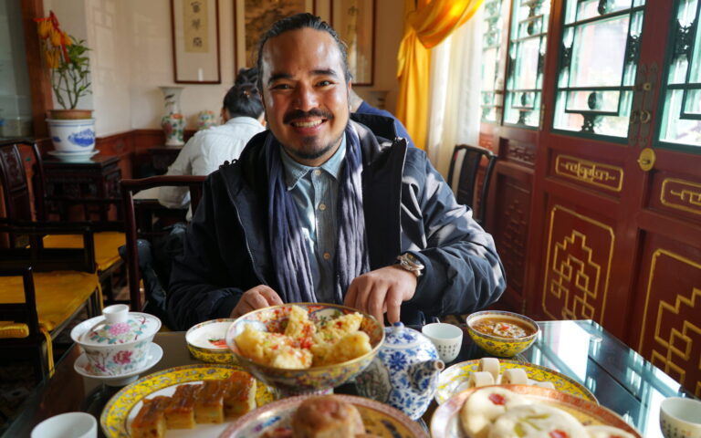 SBS Destination Flavour China - Adam Liaw and Beijing Imperial Desserts